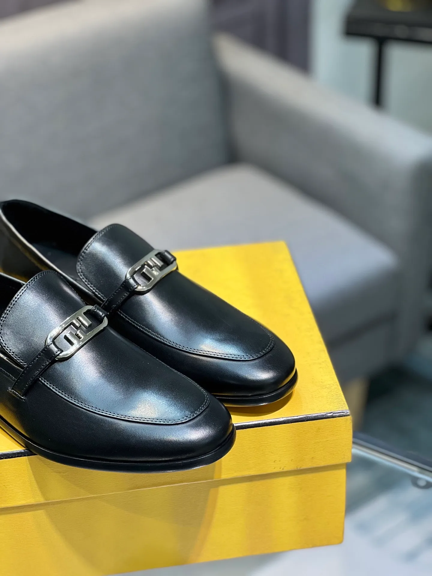 Men's shoes 💰940 [FENDI] Fendi men's business casual leather shoes imported brand cloth/calf leather/open edge beads/brand logo printing -Inner lining: comfortable cowhide lining -Outsole: genuine leather outsole with rubber backing embedded in the heel, perfect injection molding -Super high quality control·Fine workmanship: highlighted (high-end·luxury·grade) -Size: 39-44.38.45.46 Customized, non-returnable